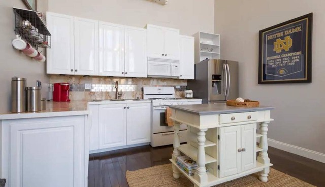 Lovely, Pet Friendly Condo w/King Bed & Parking!