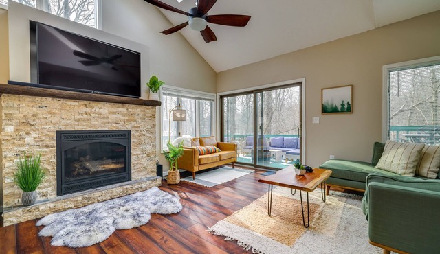 Lovely Poconos Cabin w/Resort Amenities!