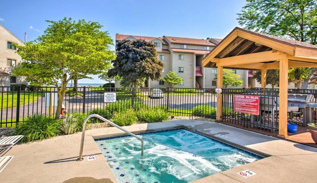 Lovely Port Clinton Condo with Lake Views!