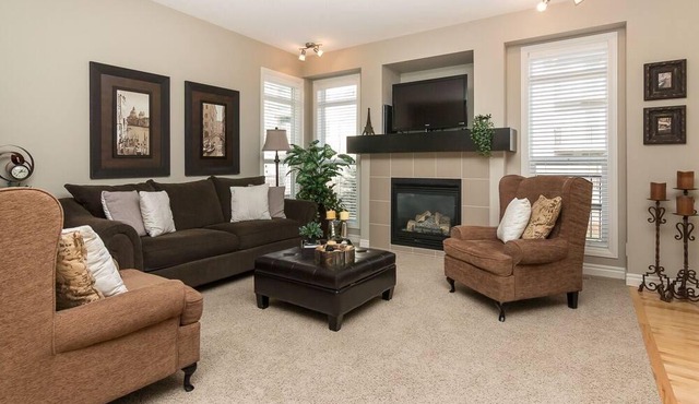 Lovely Pristine House close to the Rocky Mountains