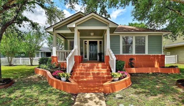 Lovely Private Home close to Austin & San Marcos! Family & Pet Friendly.