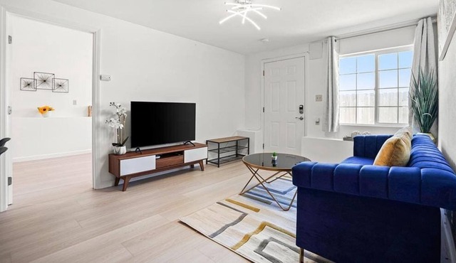 Lovely private quite 2beds 1bath near Westlake