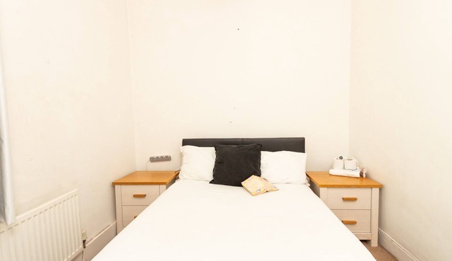 Lovely Private Rooms near MCR Centre