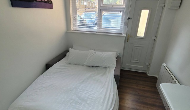 Lovely Private Studio Apartment in Thamesmead by Thames Riverside