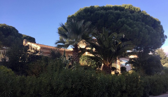 Lovely Provencal residential villa on the Esterel golf course, 4km from beaches