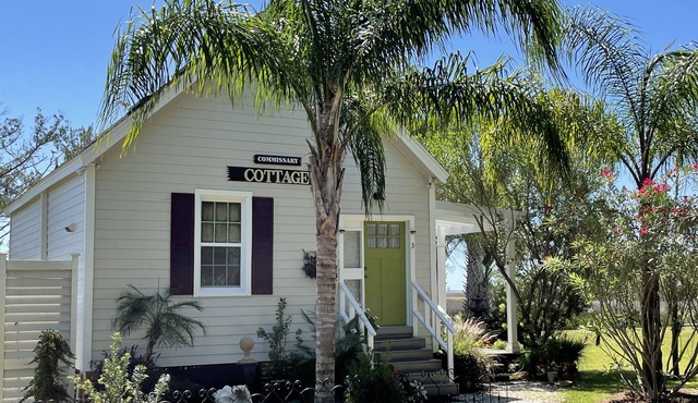 LOVELY QUAINT COTTAGE WITH BEAUTIFUL MARSH AND RIVER VIEWS