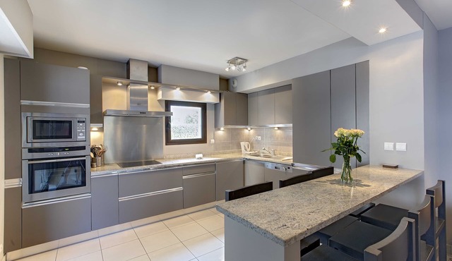 lovely quality apartment, aircon lift pool located 7mn by foot Croisette&Palais