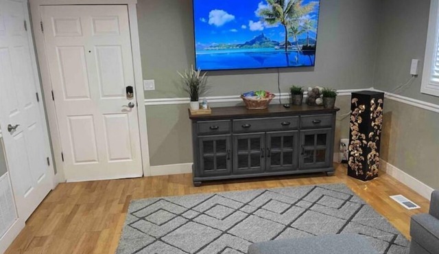 Lovely quiet 2 bedroom rental with free parking