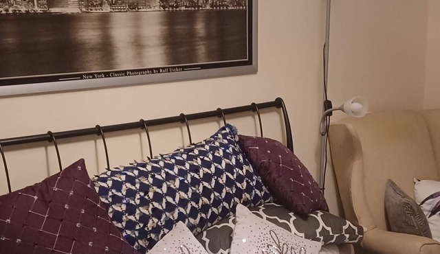 Lovely Quiet double bedroom with private bathroom available in Aylesbury UK