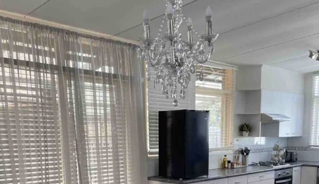 Lovely quiet space metres from parklands