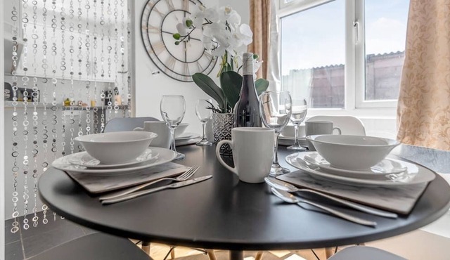 Lovely quite 2 bedroom apartment with free parking