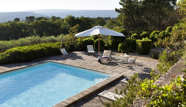 Lovely quite house in Provence/Luberon with large pool, views and gardens