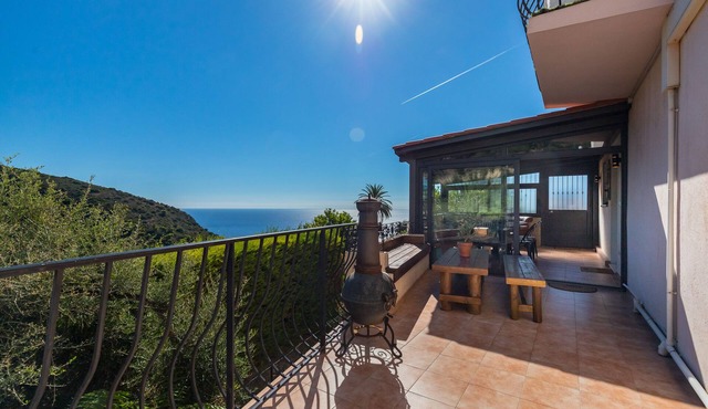 Lovely, relaxing home overlooking the Mediterranean Sea, minutes from Monaco