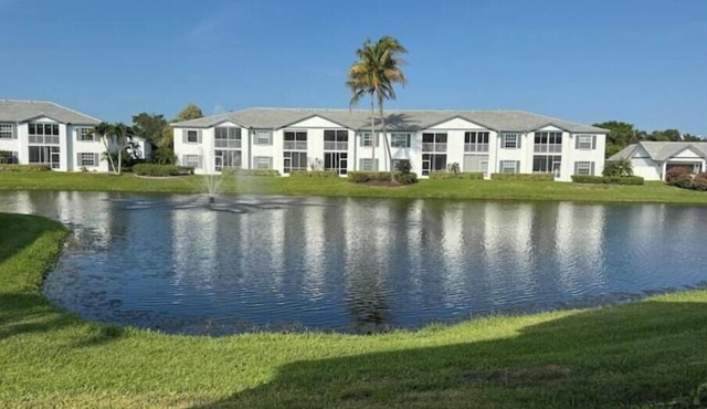 Lovely & relaxing summer condo with lake view-Pelican Bay