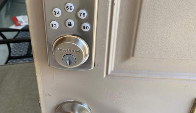 LOVELY RENOVATED 2 BEDROOM HOME WITH FREE PARKING