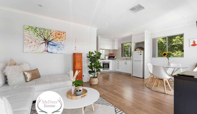 Lovely Renovated 2BR Townhouse/WiFi/Parking