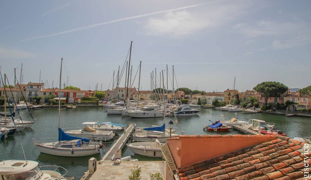 Lovely renovated flat for 4 persons with AC and mooring