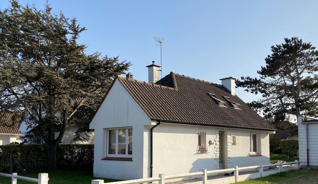 Lovely renovated family villa with south-facing garden close to nature and the sea