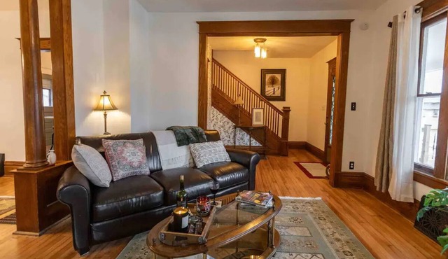 Lovely renovated home across from the park & Fountain Lake!