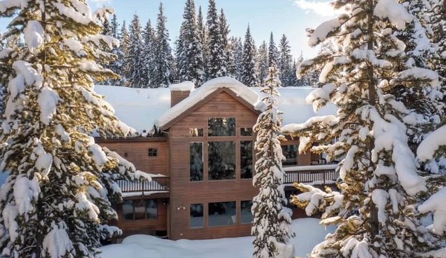 Lovely renovated home w/hot tub & stunning views