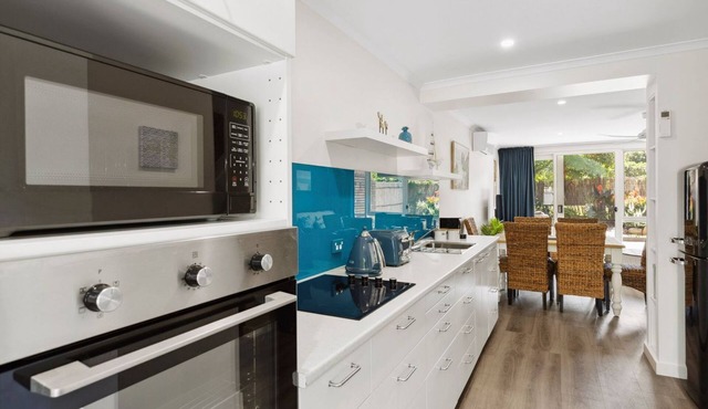 Lovely renovated townhouse in Batehaven