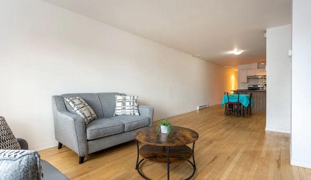 LOVELY RENTAL UNIT ⭐️ BALCONY⭐️ HIGHWAY 40