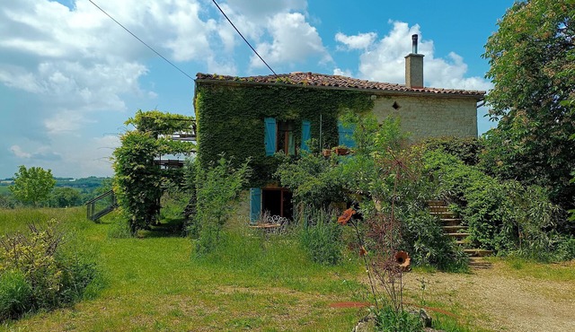 Lovely restored farmhouse with spacious rooms and exceptional views