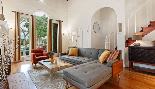 LOVELY RESTORED VILLA NEAR BEVERLY HILLS