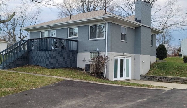 Lovely Retreat Backyard With Deck & entertain room