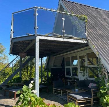 Lovely Retreat Close To The Water,