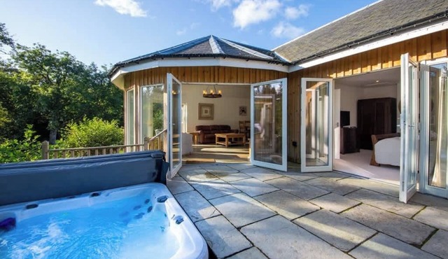 Lovely river fronted lodge with hot tub