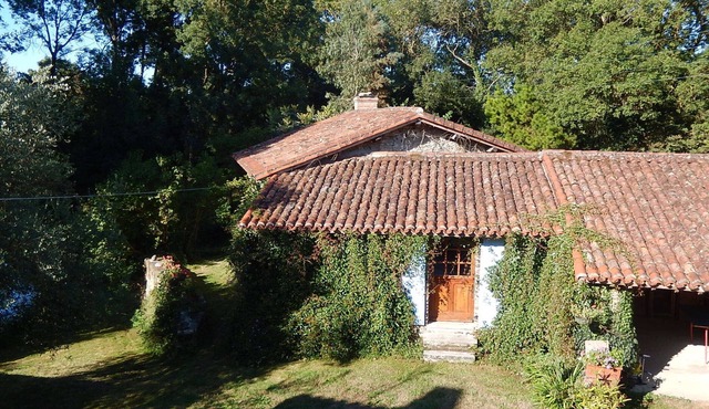 Lovely Riverside Cottage in South Vendee