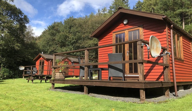 Lovely Riverside Lodge for two, by romantic Pucks Glen in the Argyll Forest Park