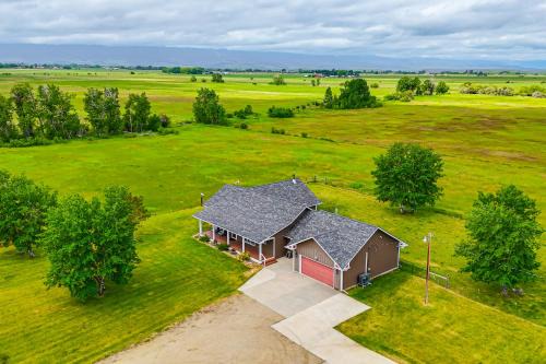 Lovely Roberts Home with Patio and Mountain Views!