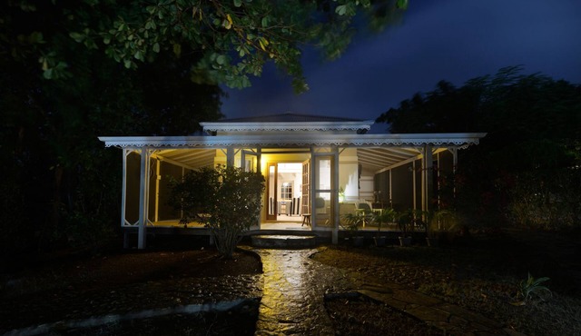 Lovely, romantic cottage in safe Terres Basses tucked away in private setting.