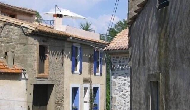 Lovely & romantic village house, near Carcassonne, beach, Canal du Midi.