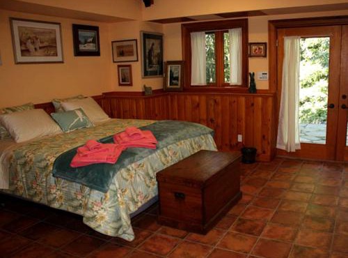 Lovely Room Rental Surrounded by Stunning Forests in Bedford near New York City