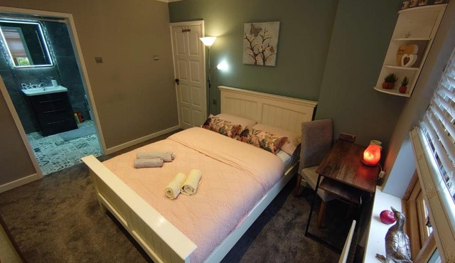 Lovely room with ensuite in a quiet house