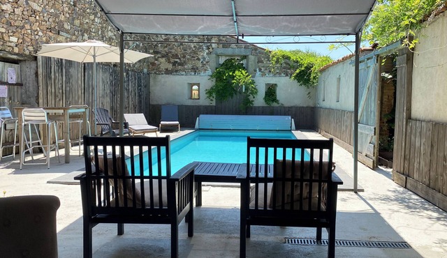 Lovely room with private pool for you all evening at night in the countryside