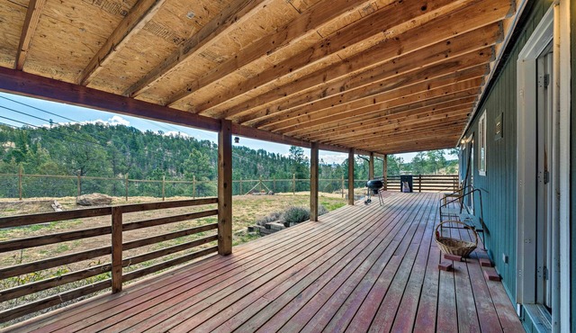 Lovely Ruidoso Cabin w/Deck - 14 Mi to Ski Apache