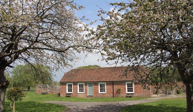 Lovely rural cottage close to Camber Sands,Dungeness,Rye. Family friendly.