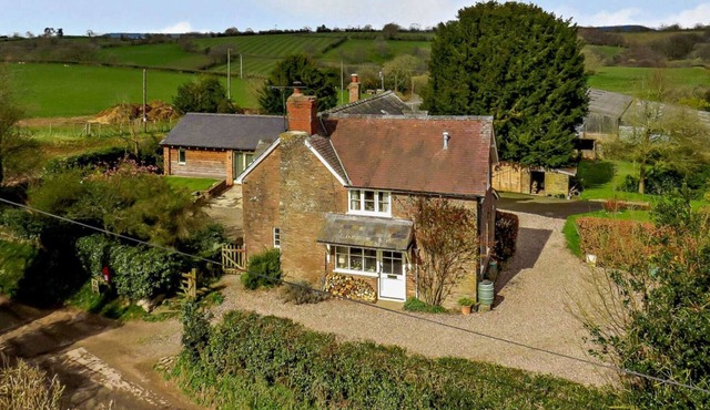 Lovely Rural Period Property, sleeps 8