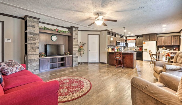 Lovely Sadieville Retreat w/Deck & Grill!
