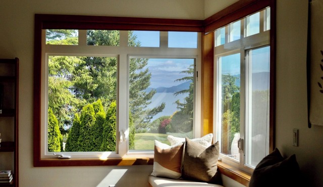 Lovely Samish Island Garden Home for Holiday Cheer and Winter Fun!