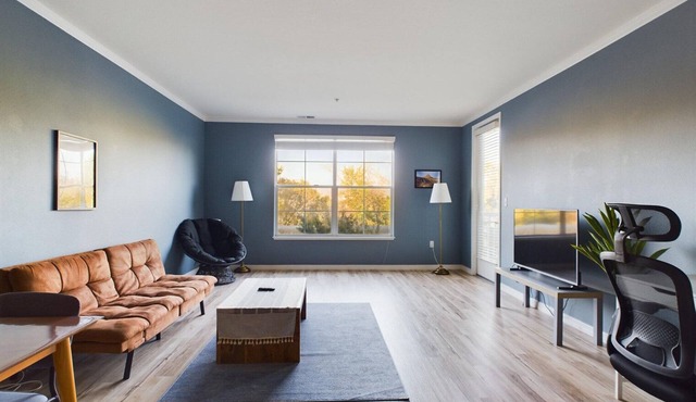 Lovely Santa Clara 1BR w/Pool, Gym & Balcony, nr Mall, by Blueground