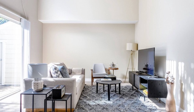 Lovely Santa Clara 2BR w/Pool + Spa, near Park, Shopping, by Blueground