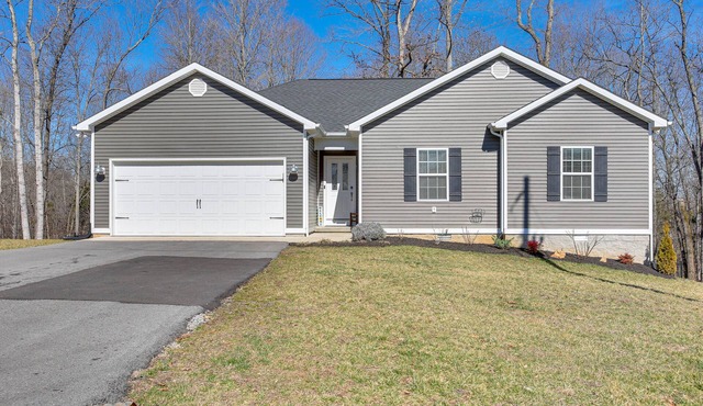 Lovely Scottsville Home, Minutes to Bowling Green