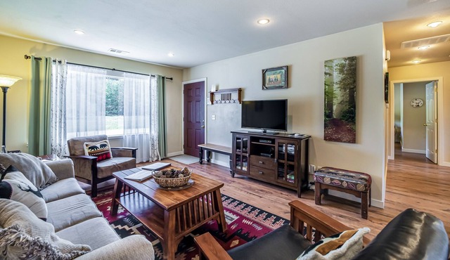 Lovely Secluded Getaway Near State Parks & Beach w/ Gas Grill & Free WiFi