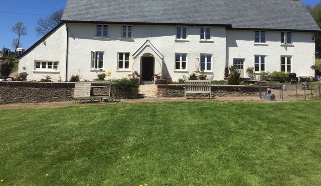 Lovely self contained ground floor apartment in period farmhouse.