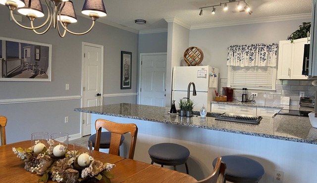 Lovely/Serene/Water View1st floor 2B/2BA Condo,10M-Beach.